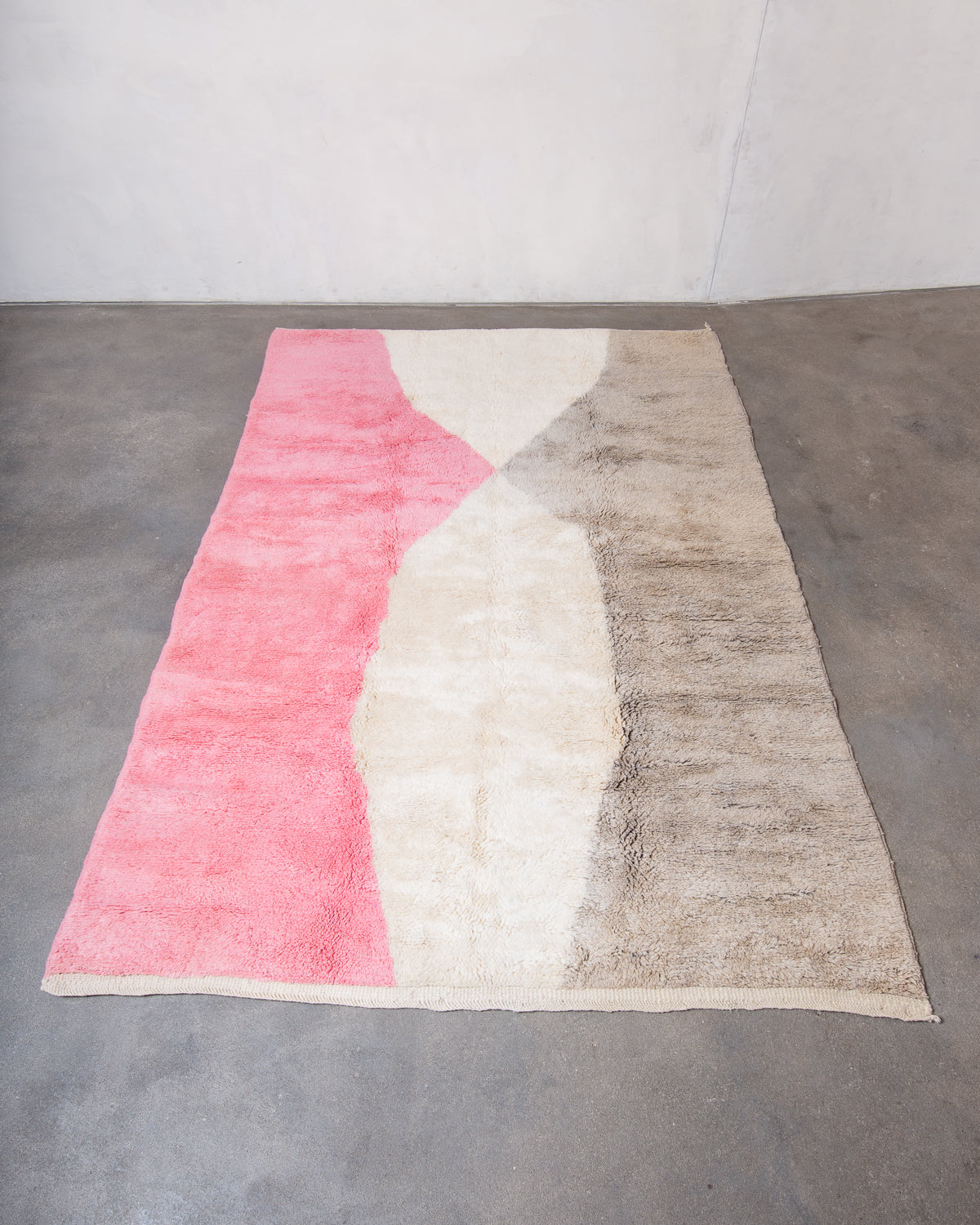 Modern, designer, handcrafted 100% sheep’s wool Berber rug from Morocco. Beni M’rirt carpet with beautiful colours and patterns and fluffy wool texture.